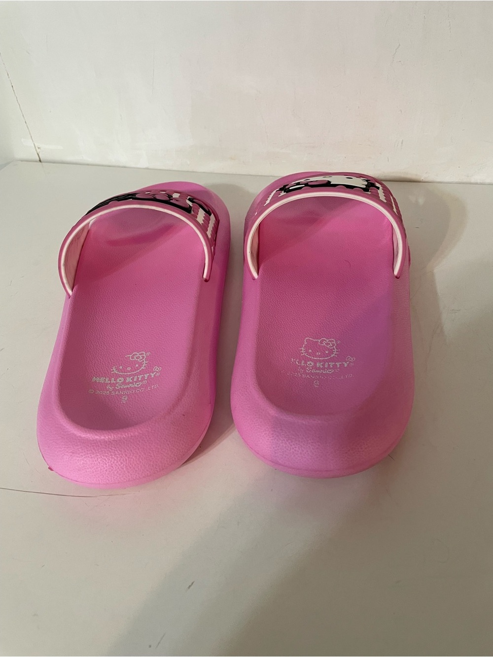 Hello Kitty Slides - Picture 3 of 7